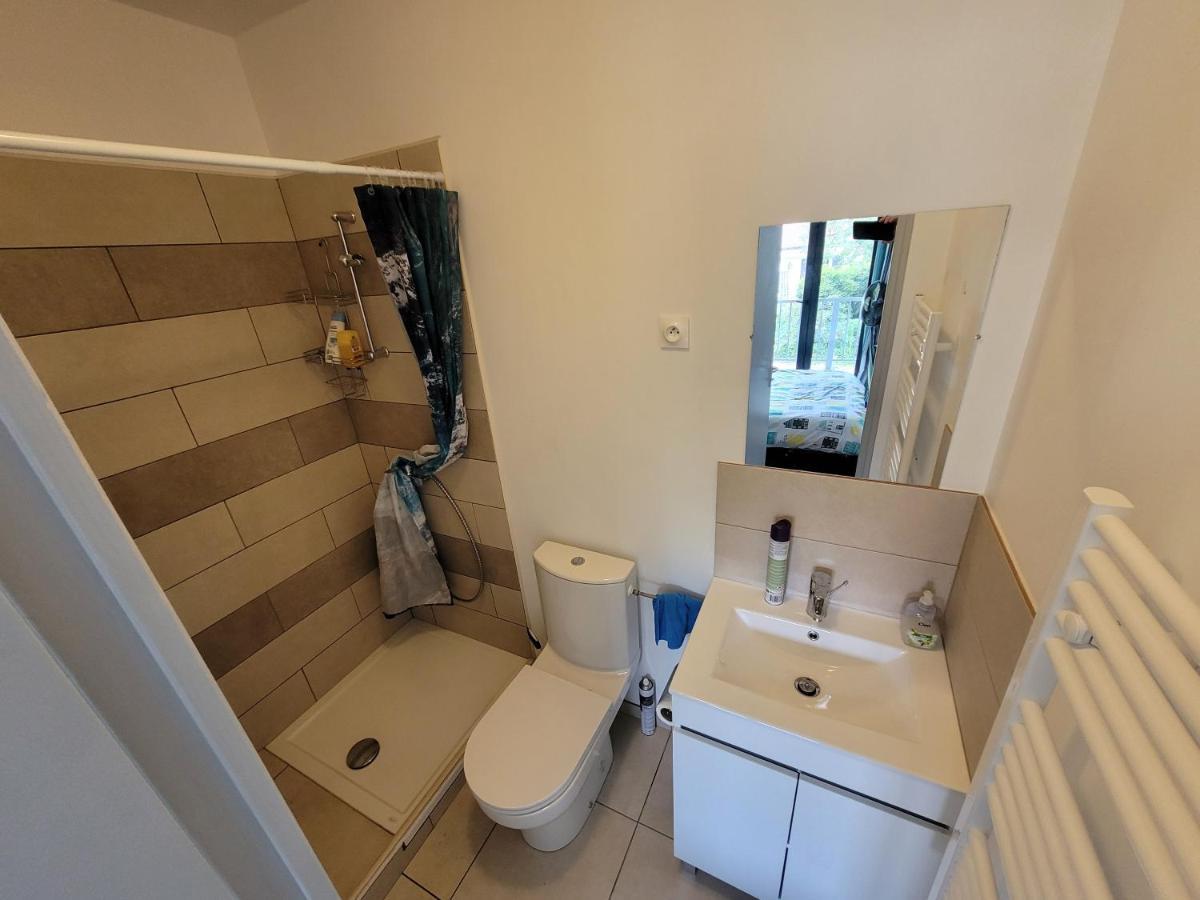 לונז'ימו Residence De La Gare, Chambre Meublee מראה חיצוני תמונה